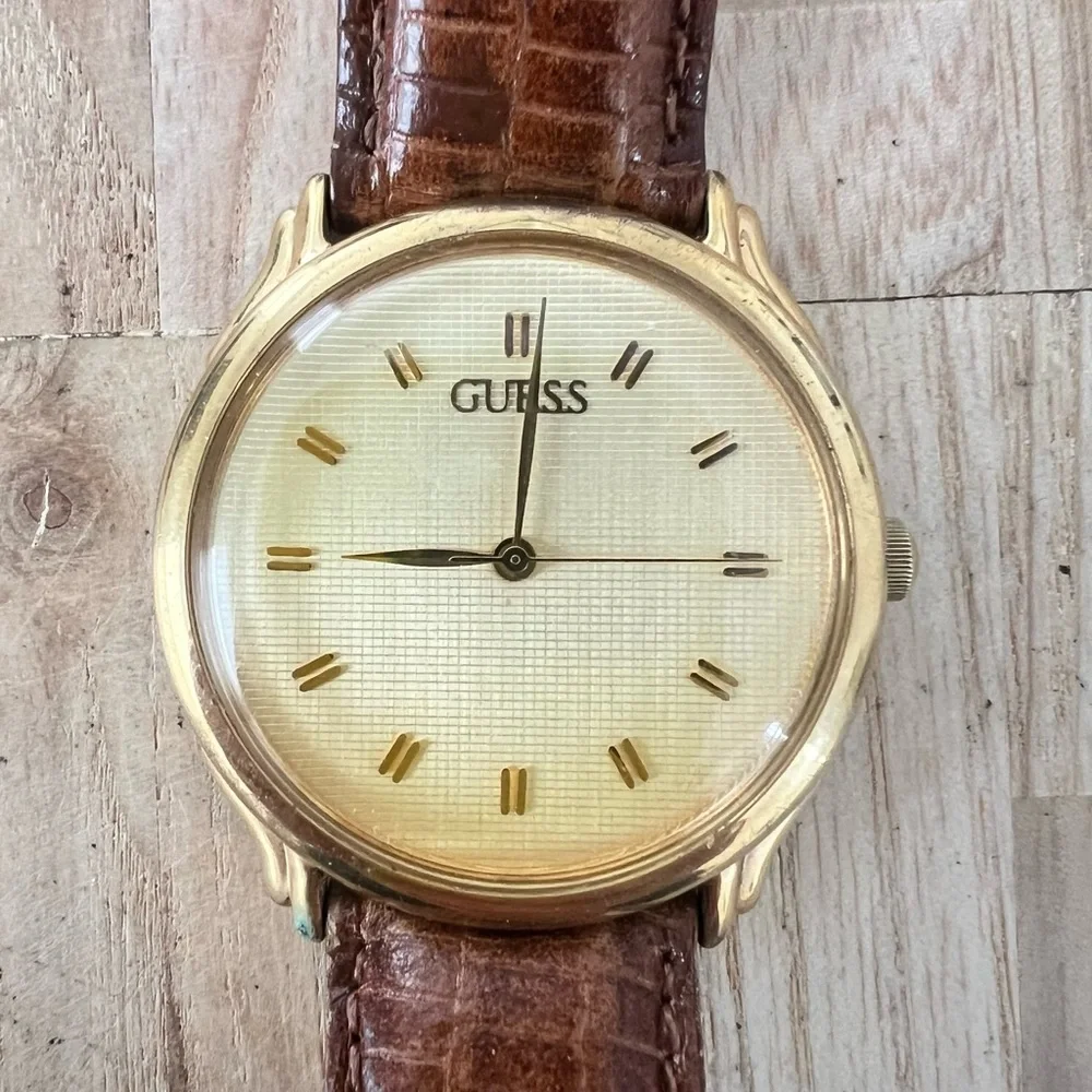 Guess retro gold tone brown leather dress watch NEW BATTERY
